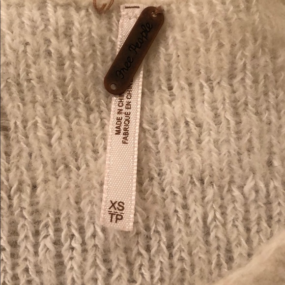 FREE PEOPLE WHITE SWEATER - Picture 2 of 3